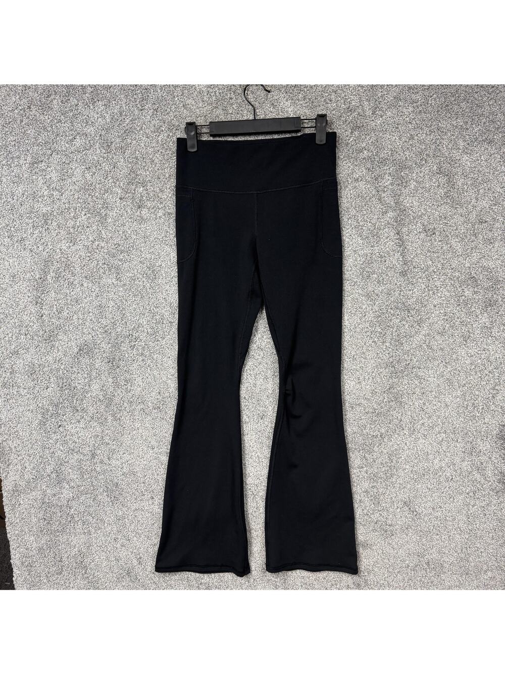 Under Armour Pants Womens M 26x29 Black Flare Yoga Leggings Pockets Athletic